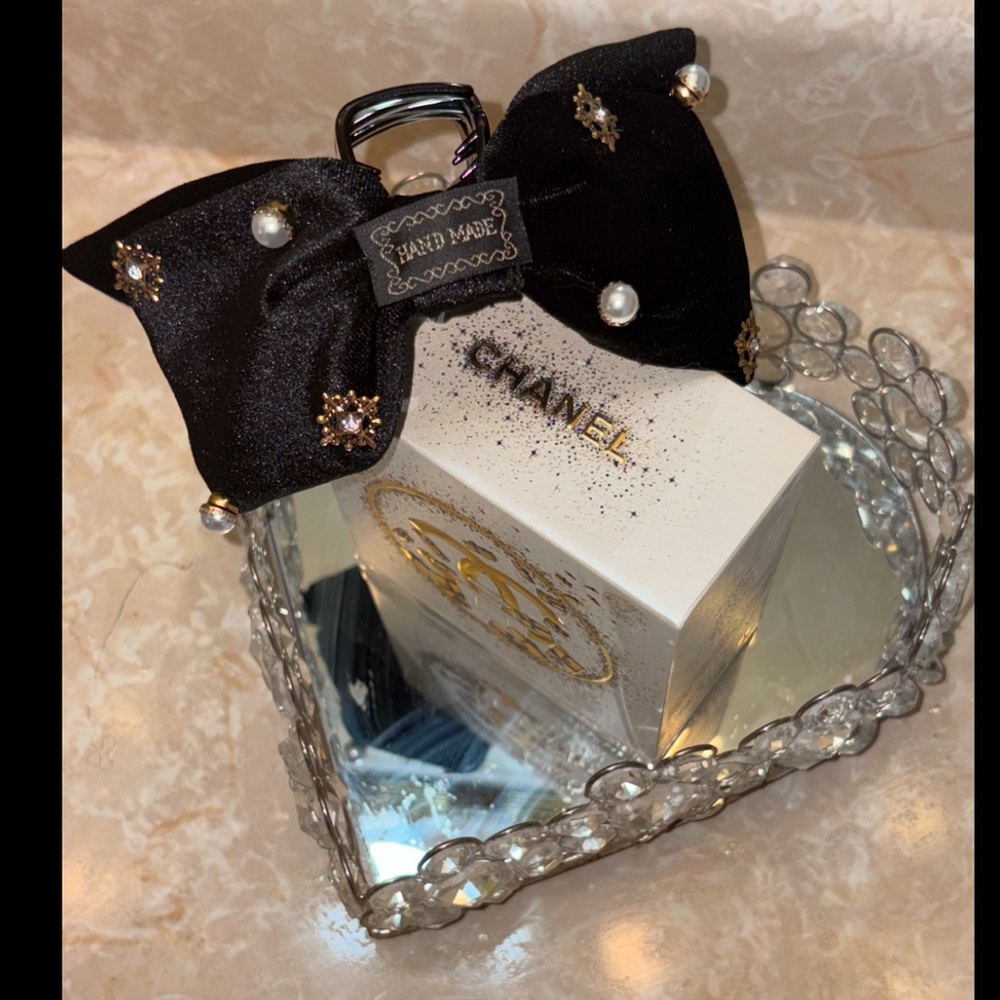 A Touch of Posh Hair Clip 🖤 - Picture 14 of 14